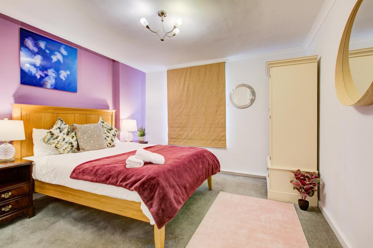 Apartment 3-bedroom, 3-baths In Super Posh Marylebone, Central London, W1
